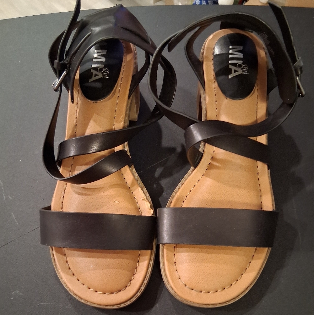 MIA Girl Lanell Block Heel Sandles Sz(7.5)
